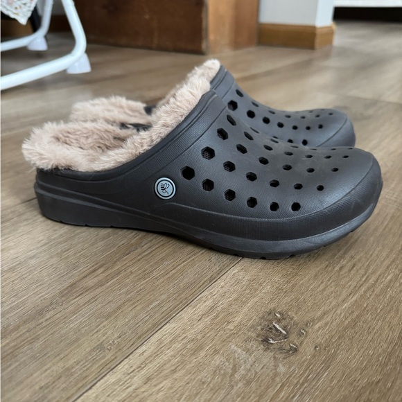Cozy Brown Fleece Clogs - Picture 2 of 5